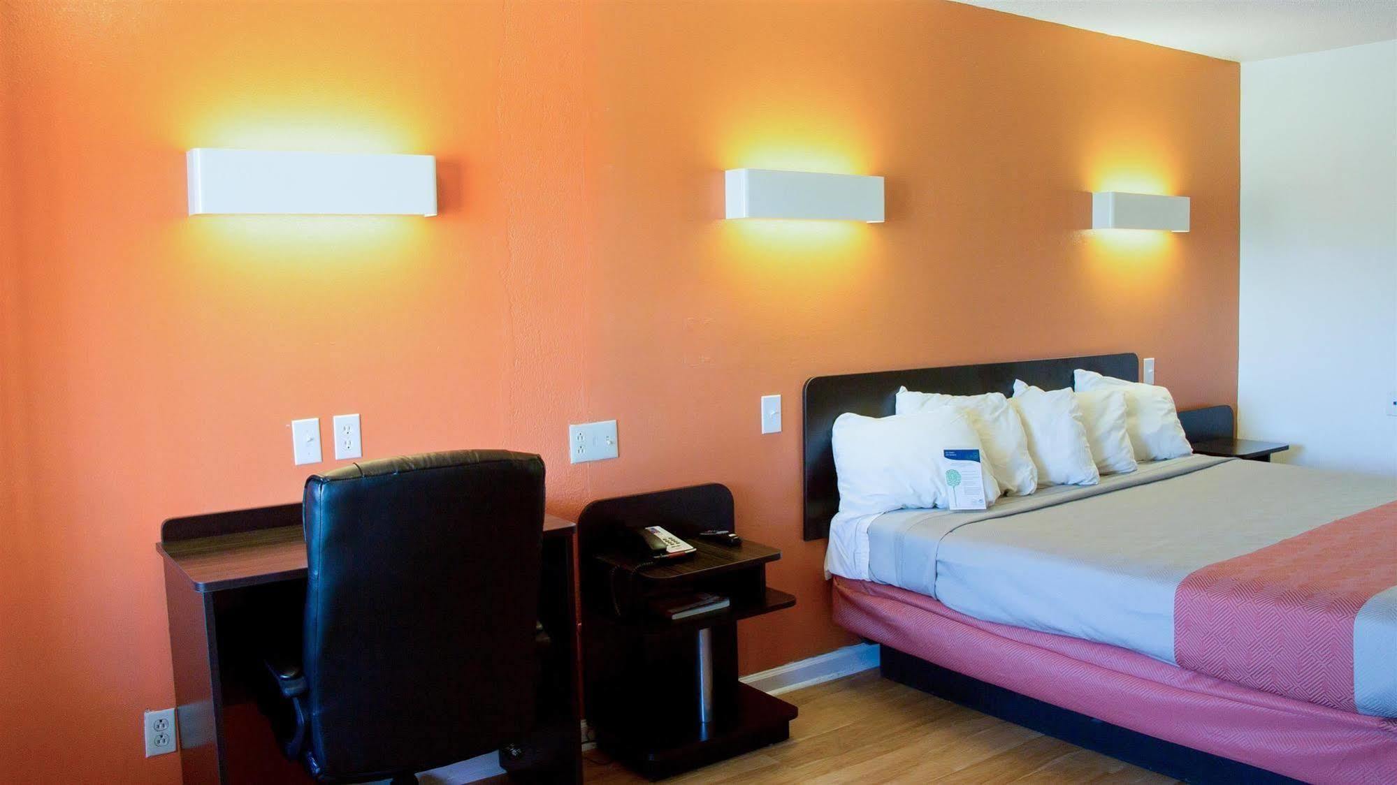 Hotel 6-cookeville, Tn 2*